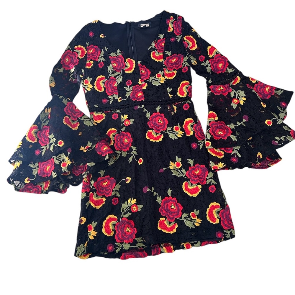 Alexia Admor red and Black V-Neck Bell Sleeve Dress